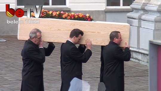 Gent’li Şarkıcı Luc De Vos’un Cenazesini 7 Bin Gent’li Uğurladı