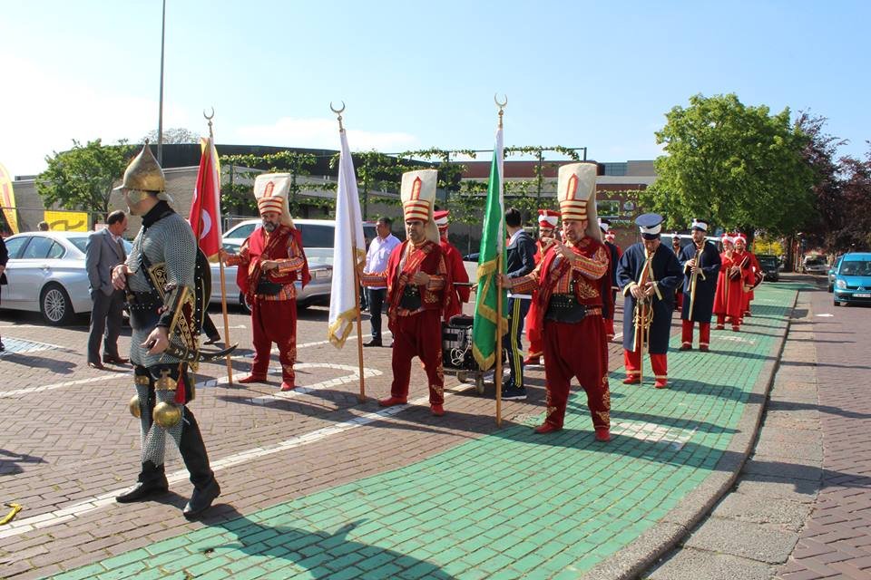 11256473_844904565547144_2119540760_n