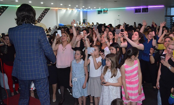 Gent Eyad, Kadınlar Matinesinde Salona Sığmadı ( GÖRÜNTÜLÜ )