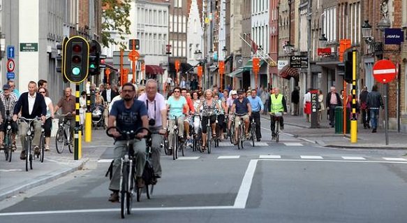 AUTOVRIJE  ZONDAG – GENT ŞEHRİ ARABASIZ BİR PAZAR GÜNÜ GEÇİRECEK