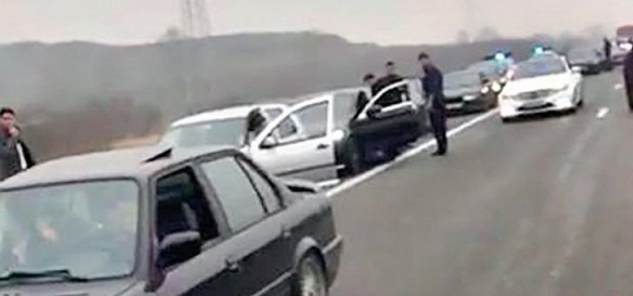 Belçika’da, Düğün Konvoyu Sırasında Otoyolu Kapatan 14 Kişi Bugün Görülen Mahkeme de Ceza Almaktan Kurtulamadı