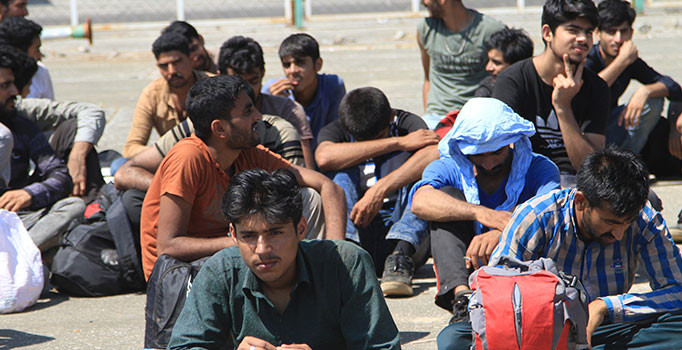 Belçika Düzensiz Göçmenleri Tek Merkezde Toplayacak