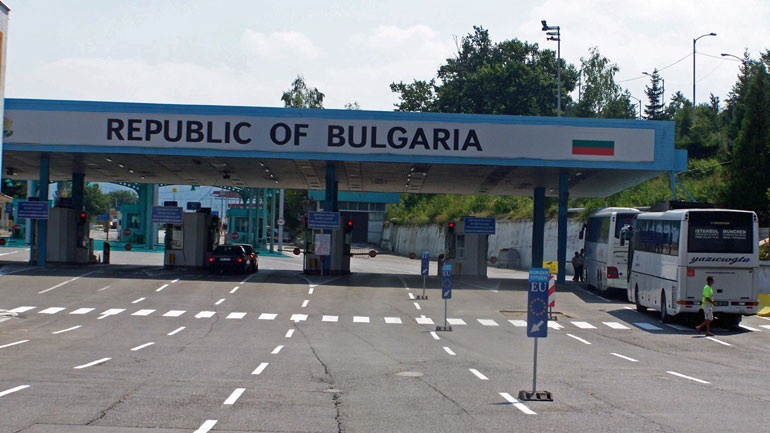 Bulgaristan gümrüklerinde yolsuzluk: 8 euroluk taşıt pulu 13 euroya satıldı