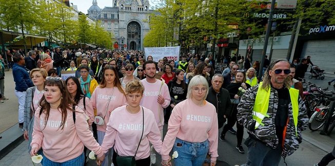 Anvers’te Öldürülen 23 Yaşındaki Julie Van Espan İçin 15 Bin Kişi Sessiz Yürüyüş Düzenledi.
