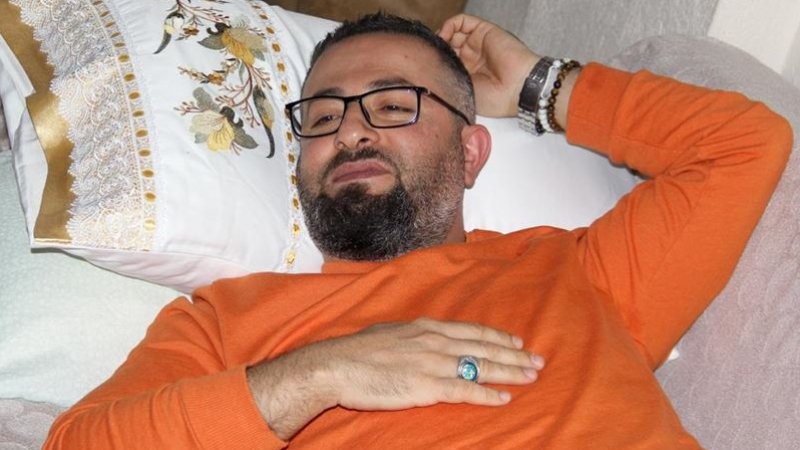 Türk Vatandaşı Arnavutluk’taki depremden binadan atlayarak kurtuldu