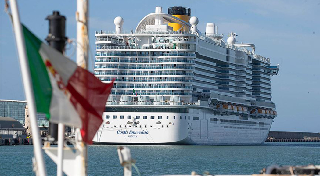 İtalya’da 6 bin kişilik yolcu gemisi koronavirüs şüphesiyle karantinaya alındı