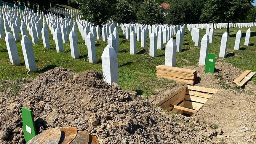 AB: Srebrenitsa Soykırımı, Avrupa’nın kalbinde açık yaramız olmaya devam ediyor