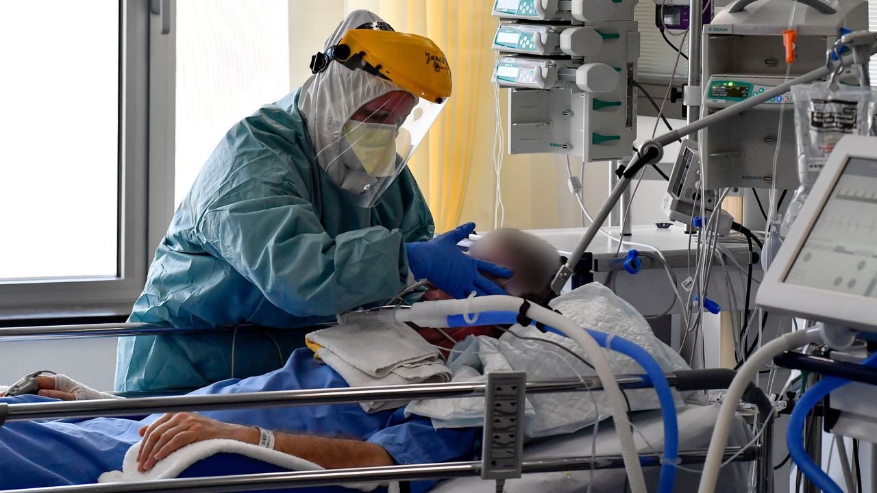 Brüksel’deki hastanelere yatak kapasitelerinin % 50’sini Covid hastaları için ayırmaları talimatı.