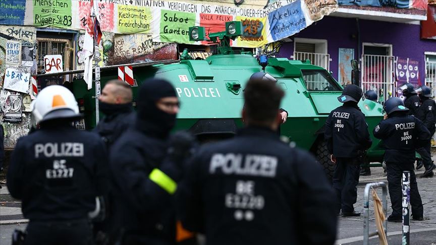 Almanya’da aşırı sağcı şüphelisiyle polis ve itfaiyeye yönelik operasyon