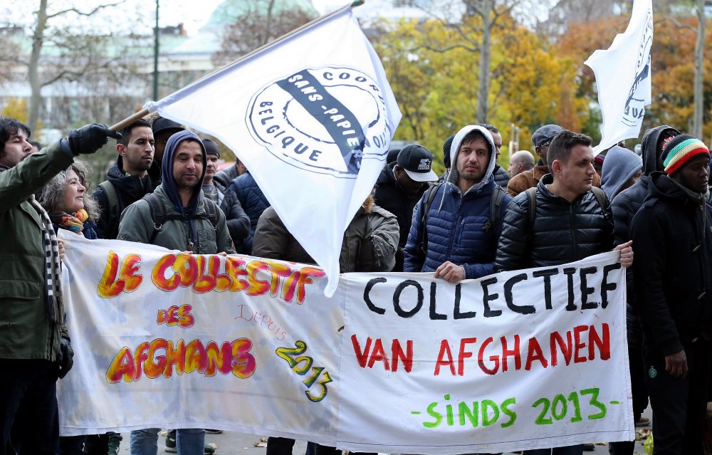 Belçika’da düzensiz göçmenler oturum izni için gösteri düzenledi