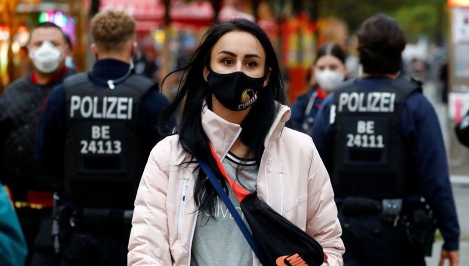 Almanya koronavirüs tedbirleri kapsamında büyük kapanma kararı aldı