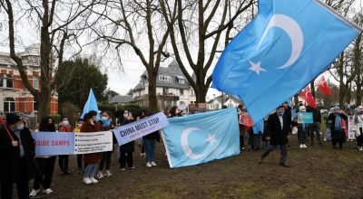 Çin’in Brüksel Büyükelçiliği önünde Uygur protestosu