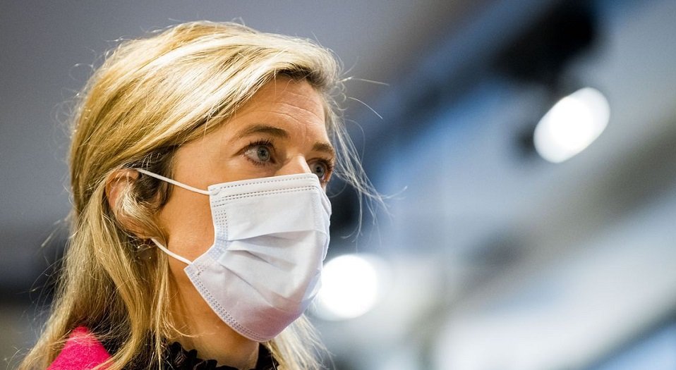 Belçika İçişleri Bakanı Verlinden : “Maske takma zorunluluğuna son verilmesi kısa zamanda görünmüyor”