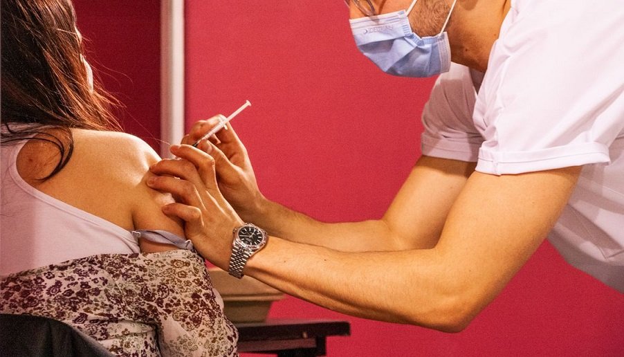 Belçika, iki doz aşı olmuş kişilere kapılarını açmaya hazırlanıyor