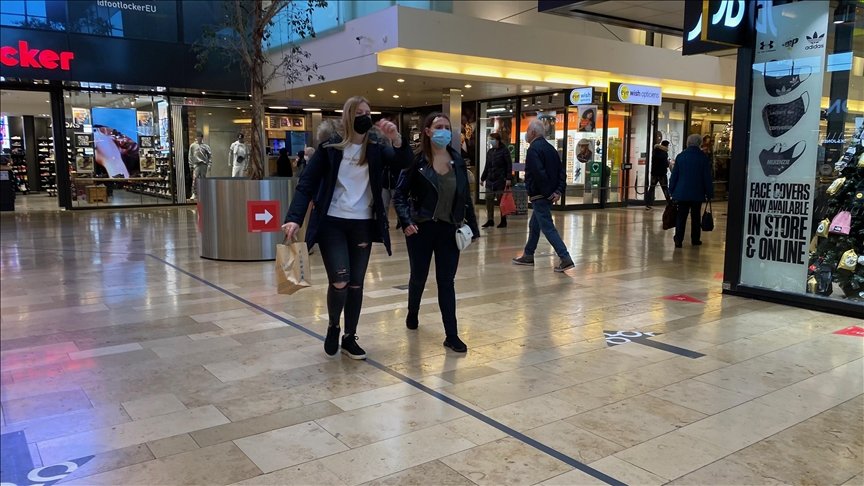 Hollanda’da kapalı alanlarda maske zorunluluğu kaldırılıyor.