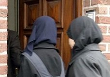 Gent belediye meclisinde başörtü yasağı yeniden gündemde.