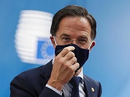 Hollanda’da kapalı alanlarda maske zorunluluğu kaldırılıyor