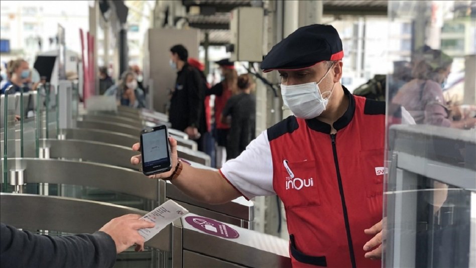 Fransa’da Kovid-19 sağlık ruhsatı uygulaması başladı