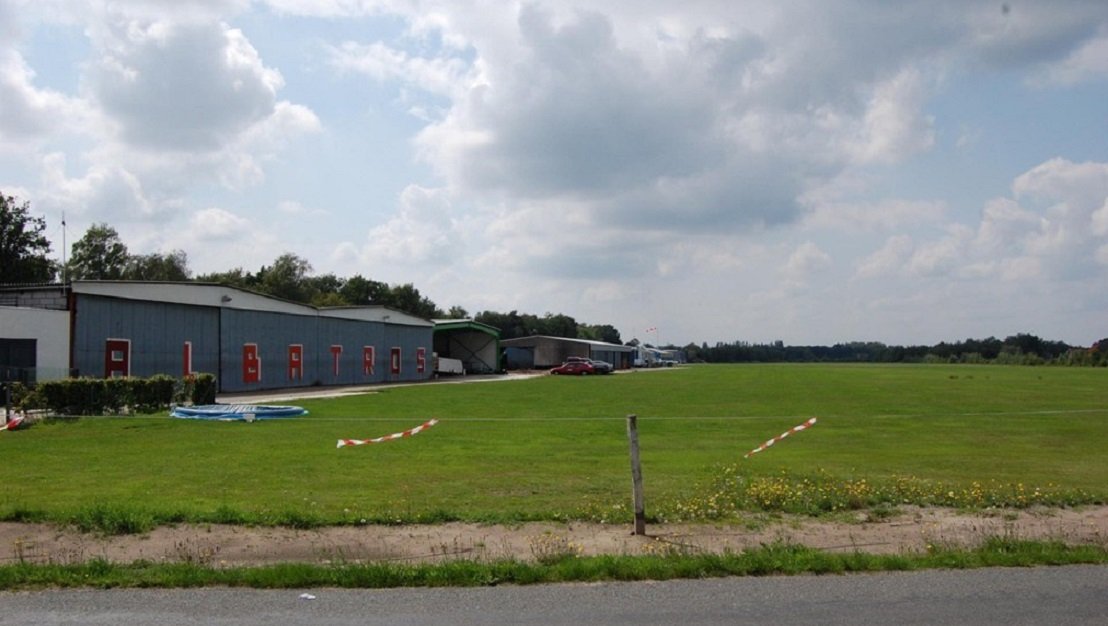 Belçika’da düşen küçük uçağın pilotu hayatını kaybetti.