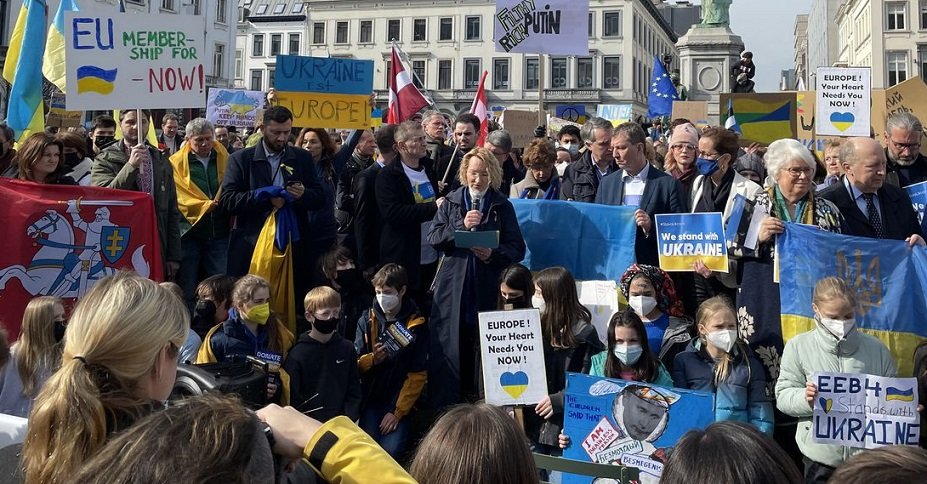 Brüksel’de Ukrayna ile dayanışma yürüyüşü düzenlendi