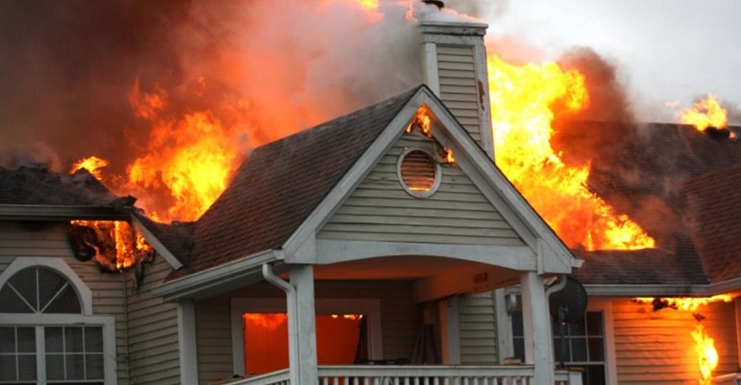 Belçika’daki yangında bir kadın, kocasının kurtarılmasını engelledi