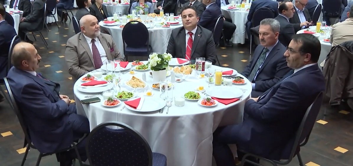 Almanya’da 2 yıl sonra yeniden toplu iftar sofraları kuruldu