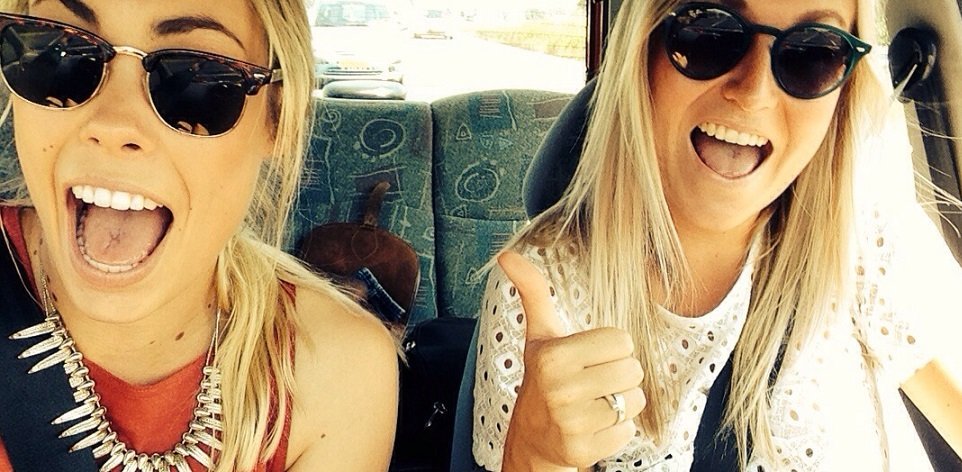 Belçika’nın Gent şehrinde 14 kez teori ehliyet sınavını kaybeden bayan, yerine arkadaşını sınava soktu.