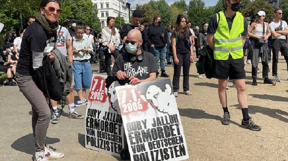 Almanya’da polis şiddeti protesto edildi.