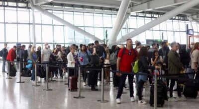 Avrupa havalimanları kısıtlamaların kalkmasına hazırlıksız yakalandı