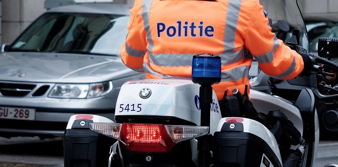 Başkent Brüksel’in Schaarbeek ilçesinde 2 hırsız kurye kılığında soygun gerçekleştirdi