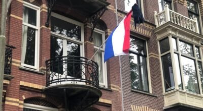 Hollanda’da bayrak ve çanta asma sezonu başladı