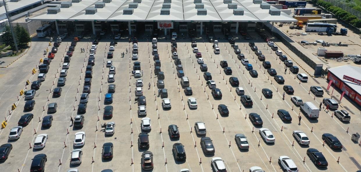 Gurbetçiler vatanlarına ulaşmanın mutluluğunu yaşıyor