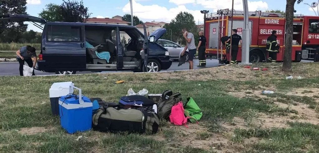 Edirne’de seyir halindeki gurbetçinin aracı yandı