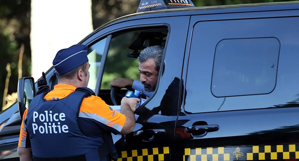 Brüksel’de kamuya açık alanlarda alkol tüketimi yasağının süresi uzatıldı