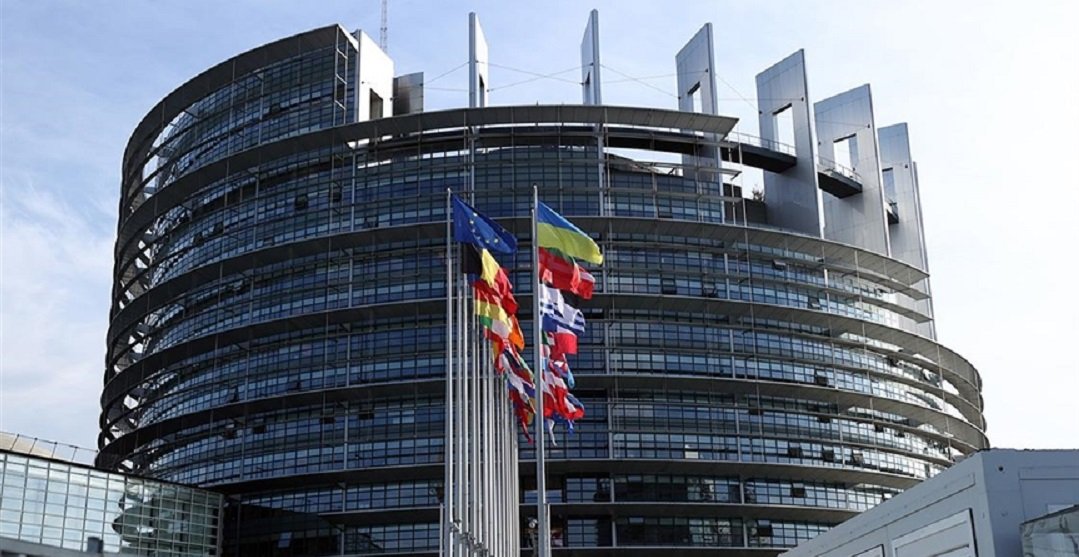 Avrupa Parlamentosunun her ay Strazburg’a taşınması eleştiri konusu