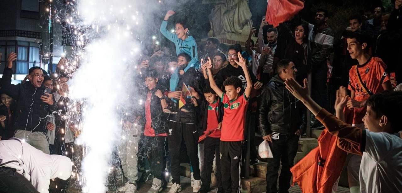 Avrupa’daki Faslılar, ülkelerinin Dünya Kupası’nda yarı finale yükselmesini kutladı.