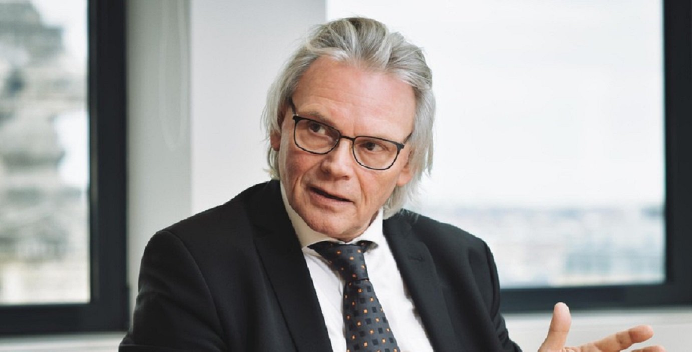 Belçika’da, futbol skandalı ve kara para aklama dosyasını araştıran savcı aniden hayatanı kaybetti.