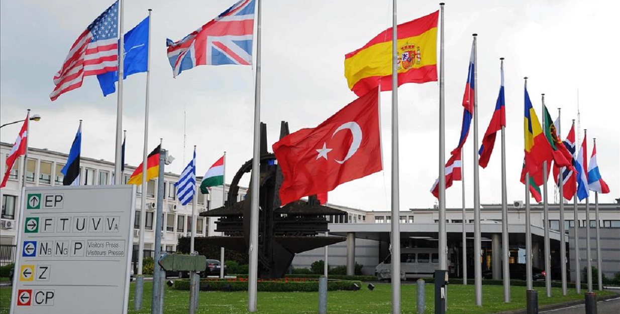 Milli yas ilan edilmesinin ardından NATO Karargahında Türk bayrağı yarıya indirildi