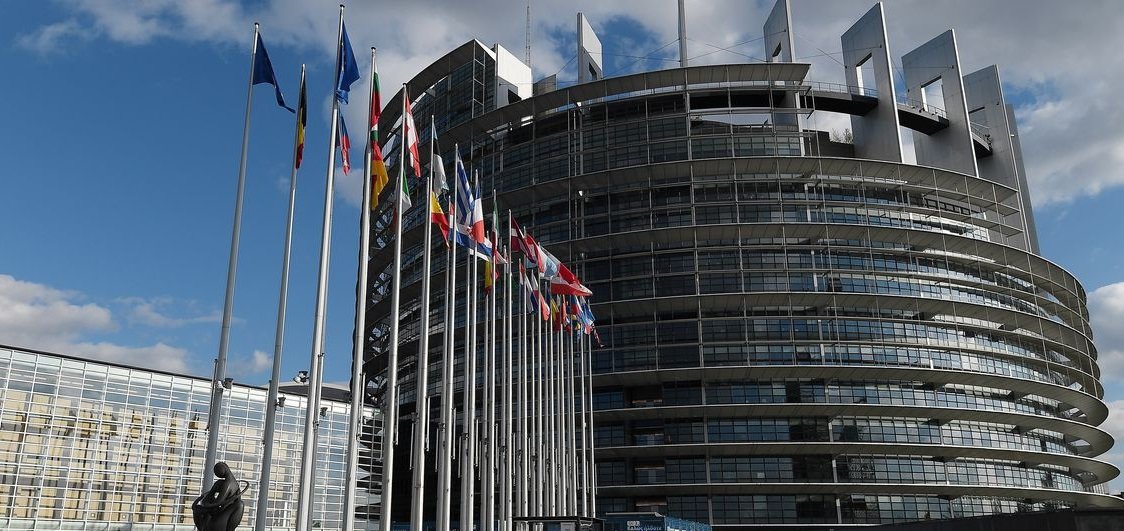 Belçika’da yürütülen AP bağlantılı yolsuzluk soruşturmasında adı geçen İtalyan vekilin duruşması ertelendi.