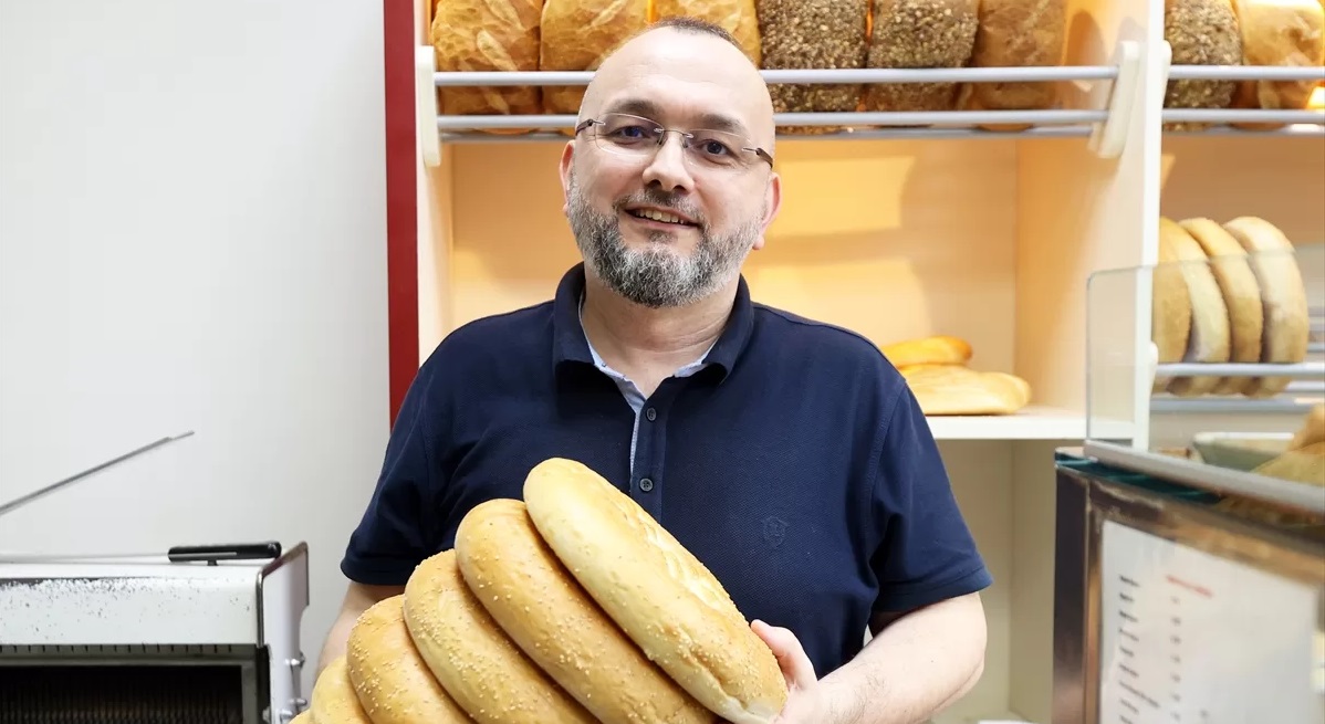 Brüksel’de Türk fırın işletmecisi ramazanın ilk günündeki gelirini depremzedelere bağışladı