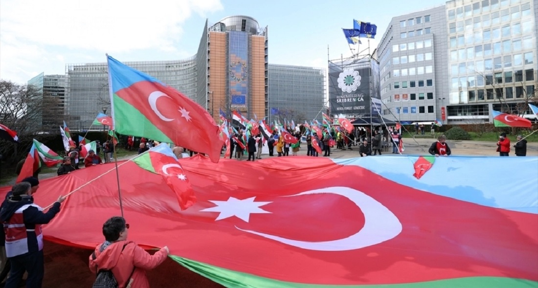 Brüksel’de İranlı Azerbaycan Türklerinden rejim karşıtı protesto