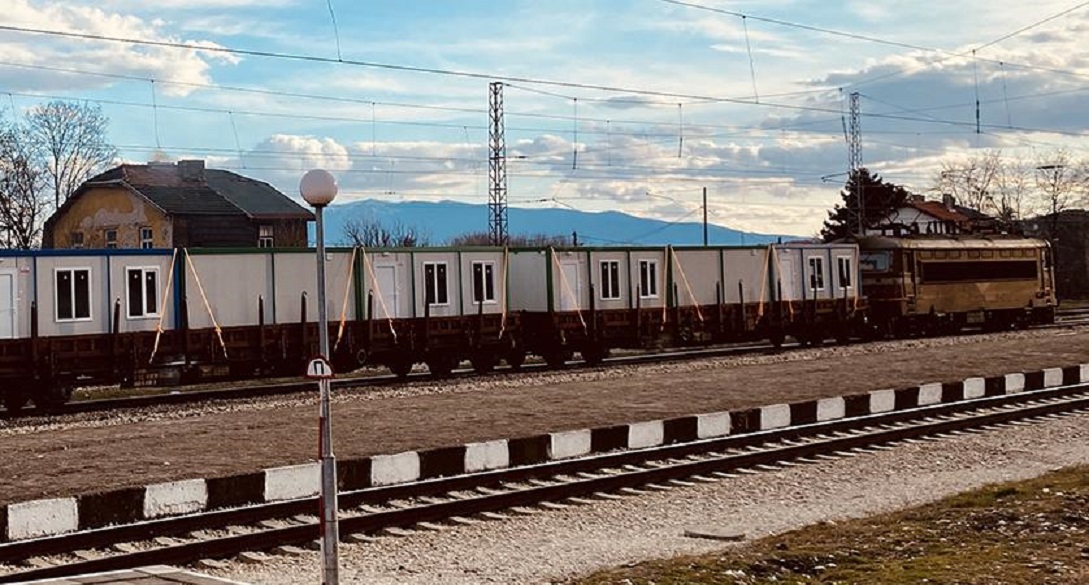 Bulgaristan’dan Türkiye’deki deprem bölgelerine 70 konteynerin sevkiyatı başladı