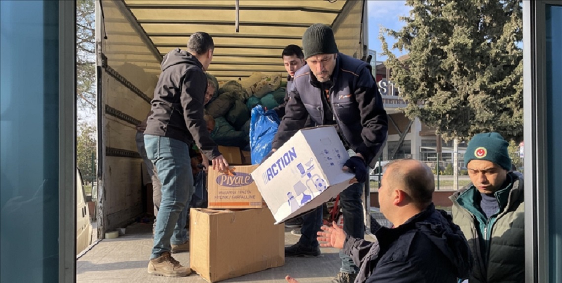 Bulgaristan’daki Türk toplumu Türkiye’deki kardeşlerinin yardımına koştu