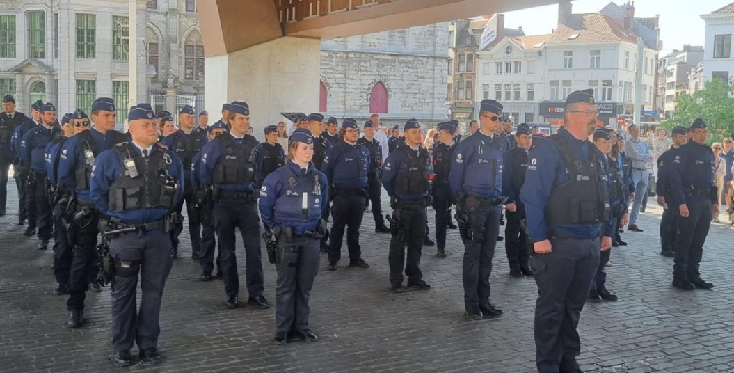 Belçika’nın Gent şehrinde 73 yeni polis memuru yemin ederek göreve başladı