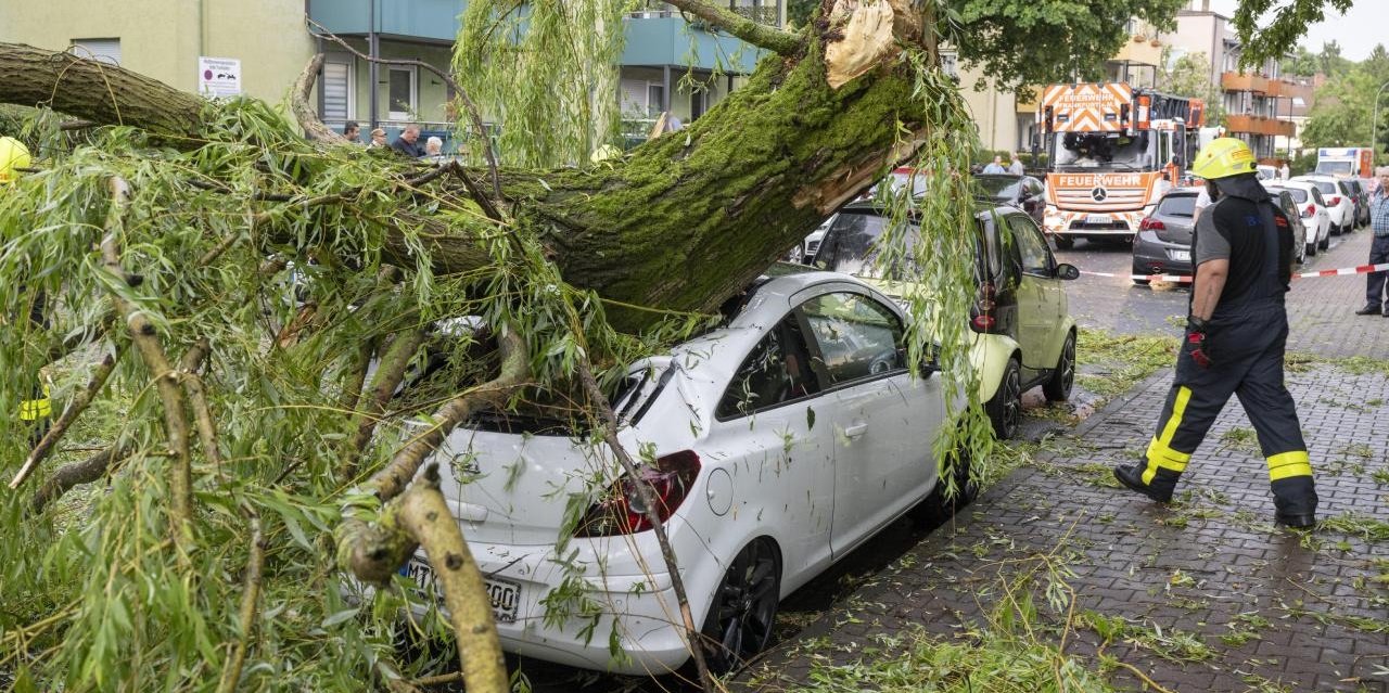 Almanya’da dolu yağışı ve fırtına etkili oldu