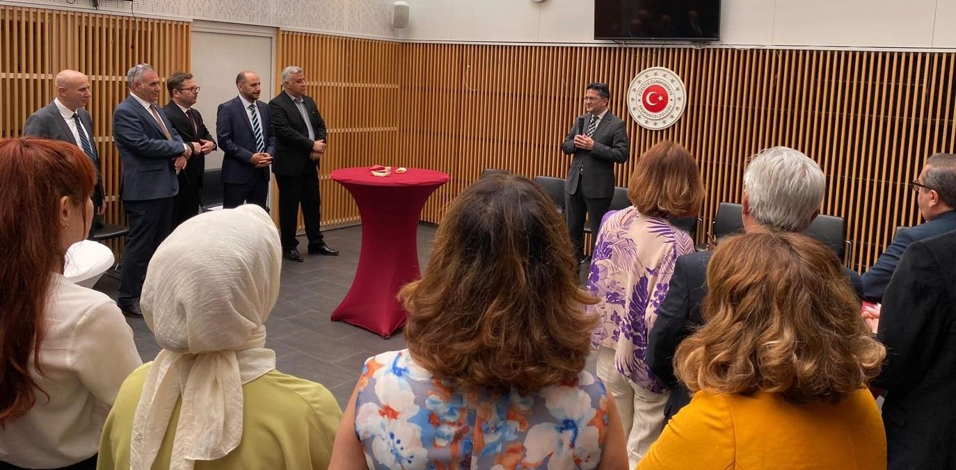 Başkonsolos Umut Deniz 2022-2023 eğitim-öğretim yılının sona ermesi dolayısıyla öğretmenlerle buluştu