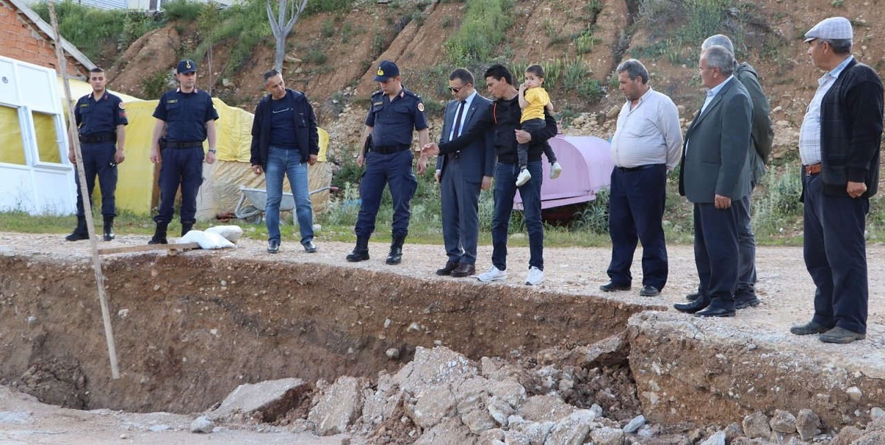 Emirdağ’da son günlerde etkili olan sağanak nedeniyle 5 ev geçici olarak boşaltıldı