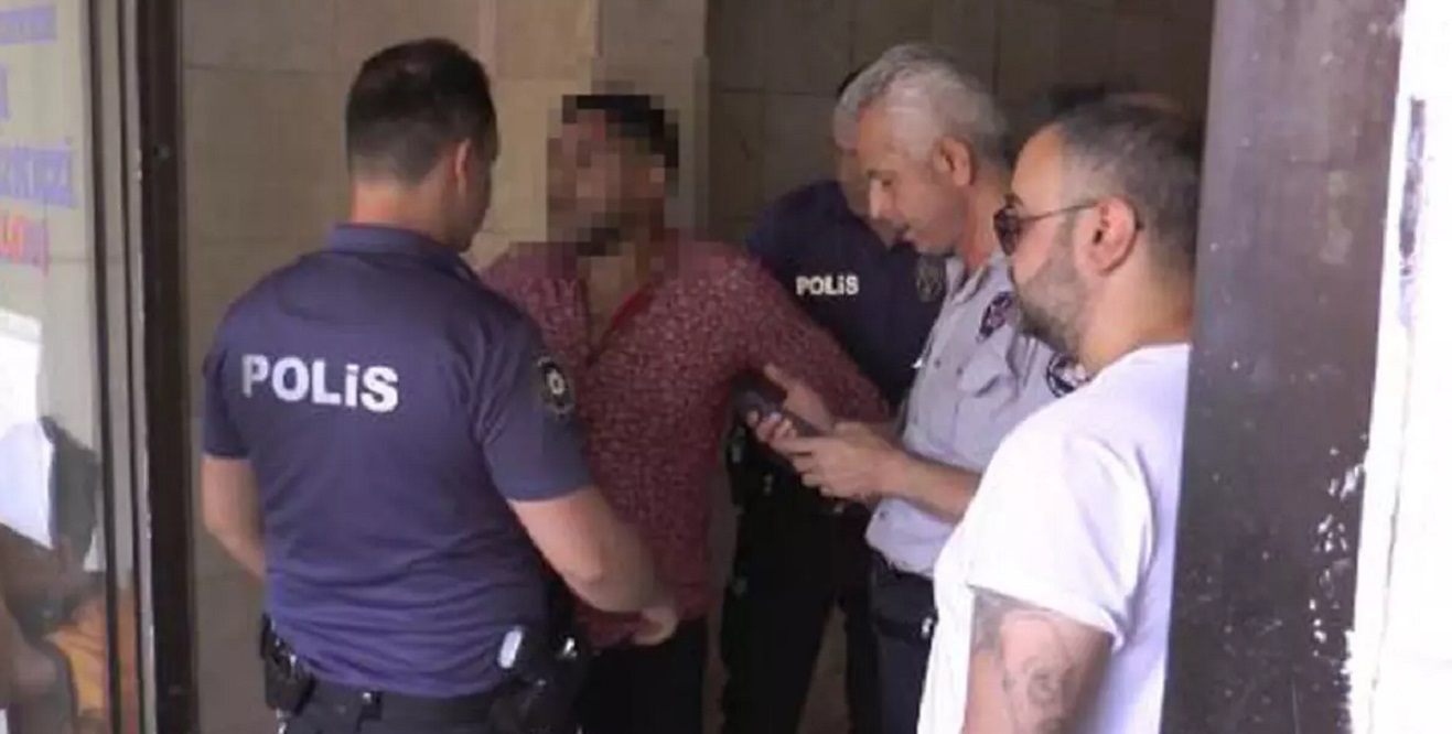 Eskişehir’de kafede arkadaşını bıçakladı