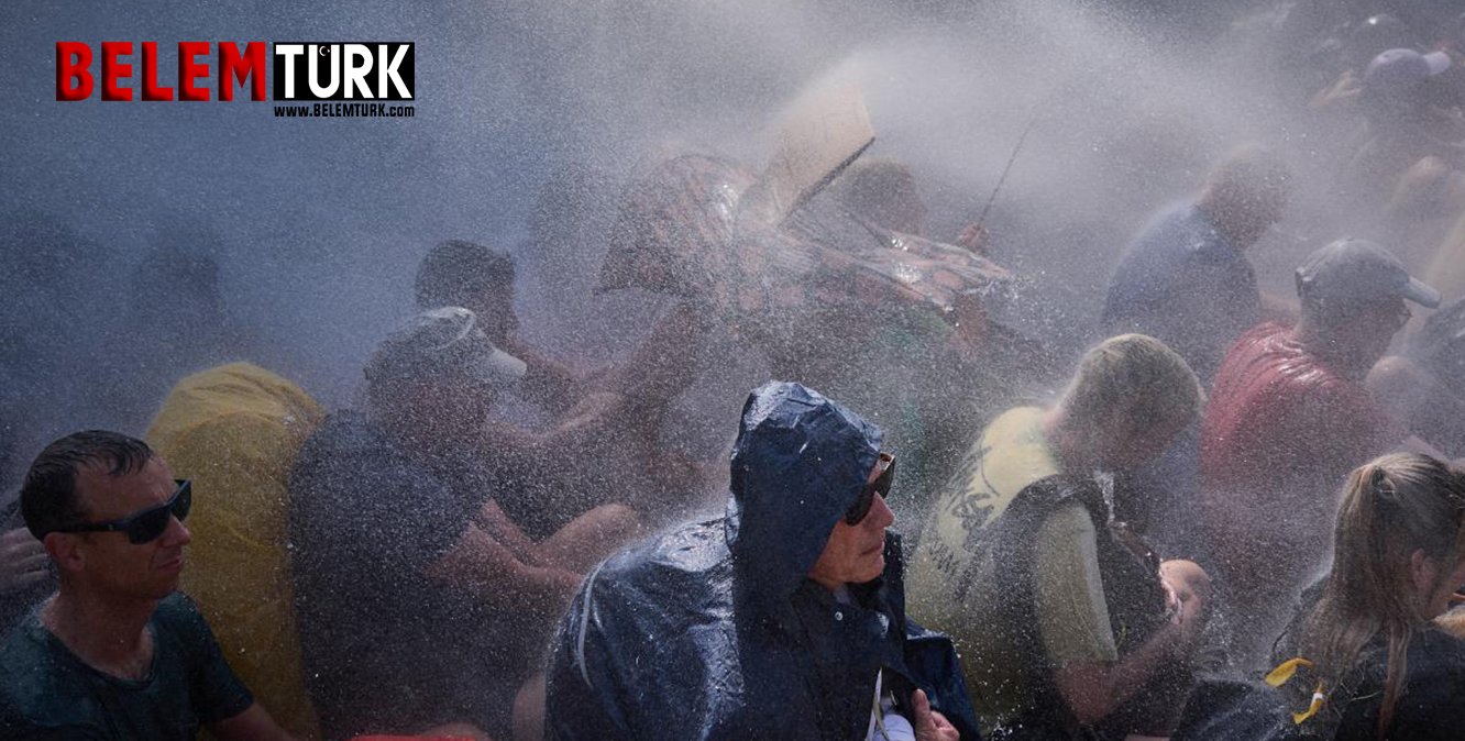 Hollanda’da yolu kapatarak eylem yapan yaklaşık 2 bin aktivist gözaltına alındı