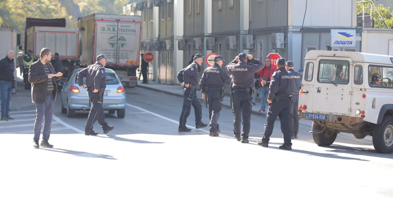 Sırp polisi, gurbetçiyi ters kelepçeyle gözaltına alıp aracına el koydu